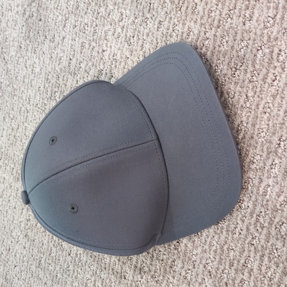 Perfect Condition! Lululemon Men's Grey Adjustable Baseball Hat, One Size